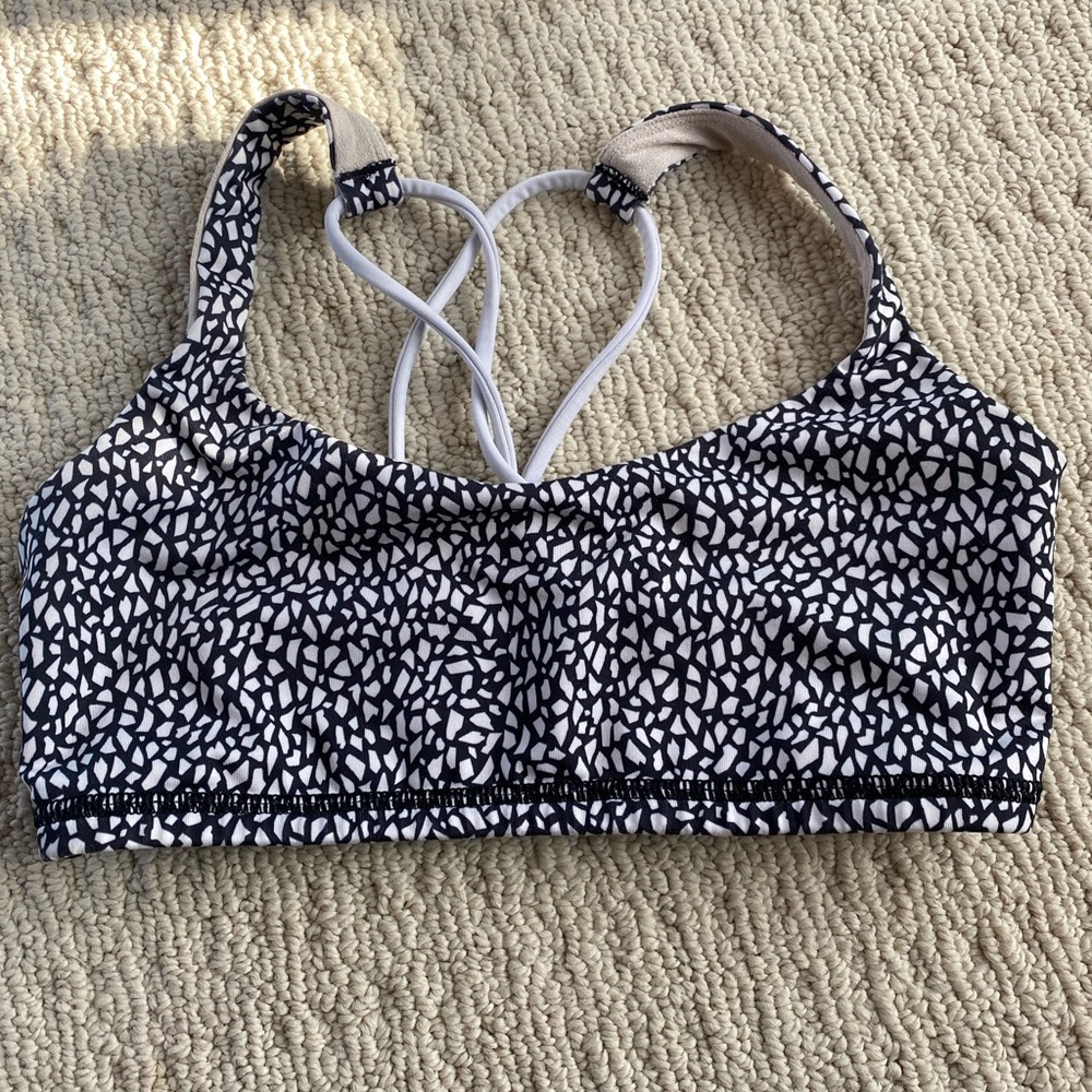 Lululemon sports bra size 4